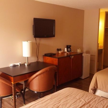 Travelodge By Wyndham Swift Current Dış mekan fotoğraf