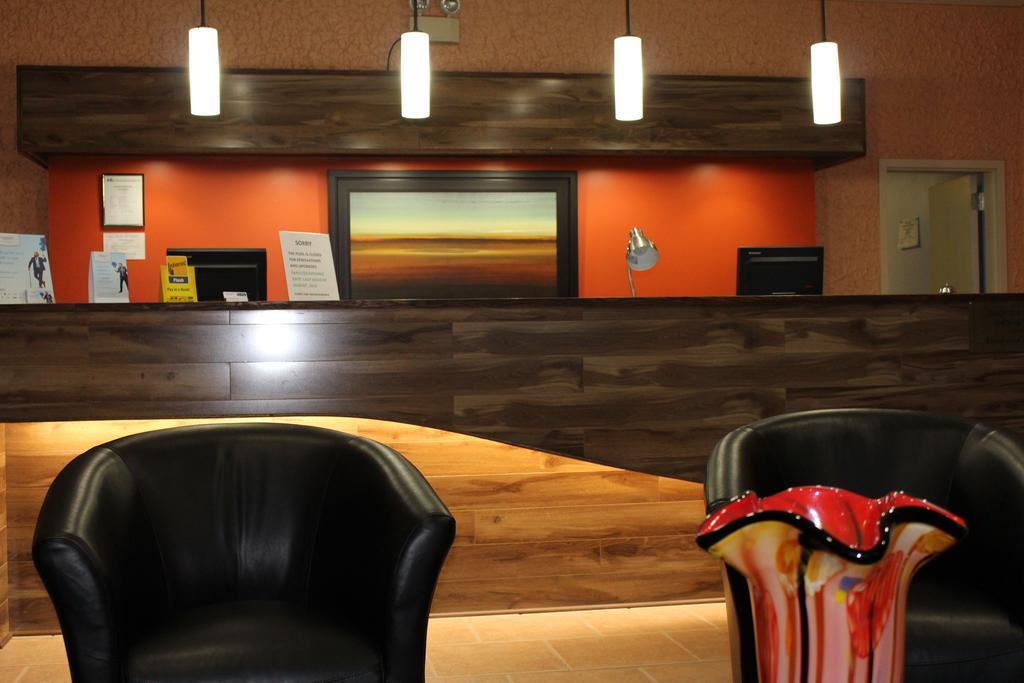 Travelodge By Wyndham Swift Current Dış mekan fotoğraf