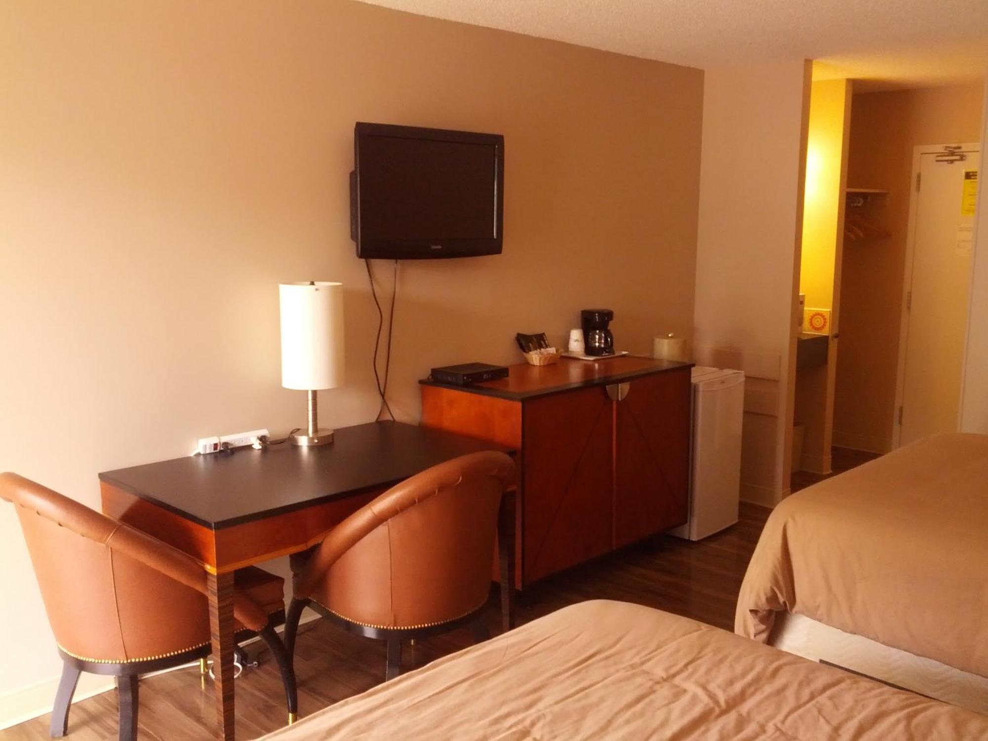 Travelodge By Wyndham Swift Current Dış mekan fotoğraf