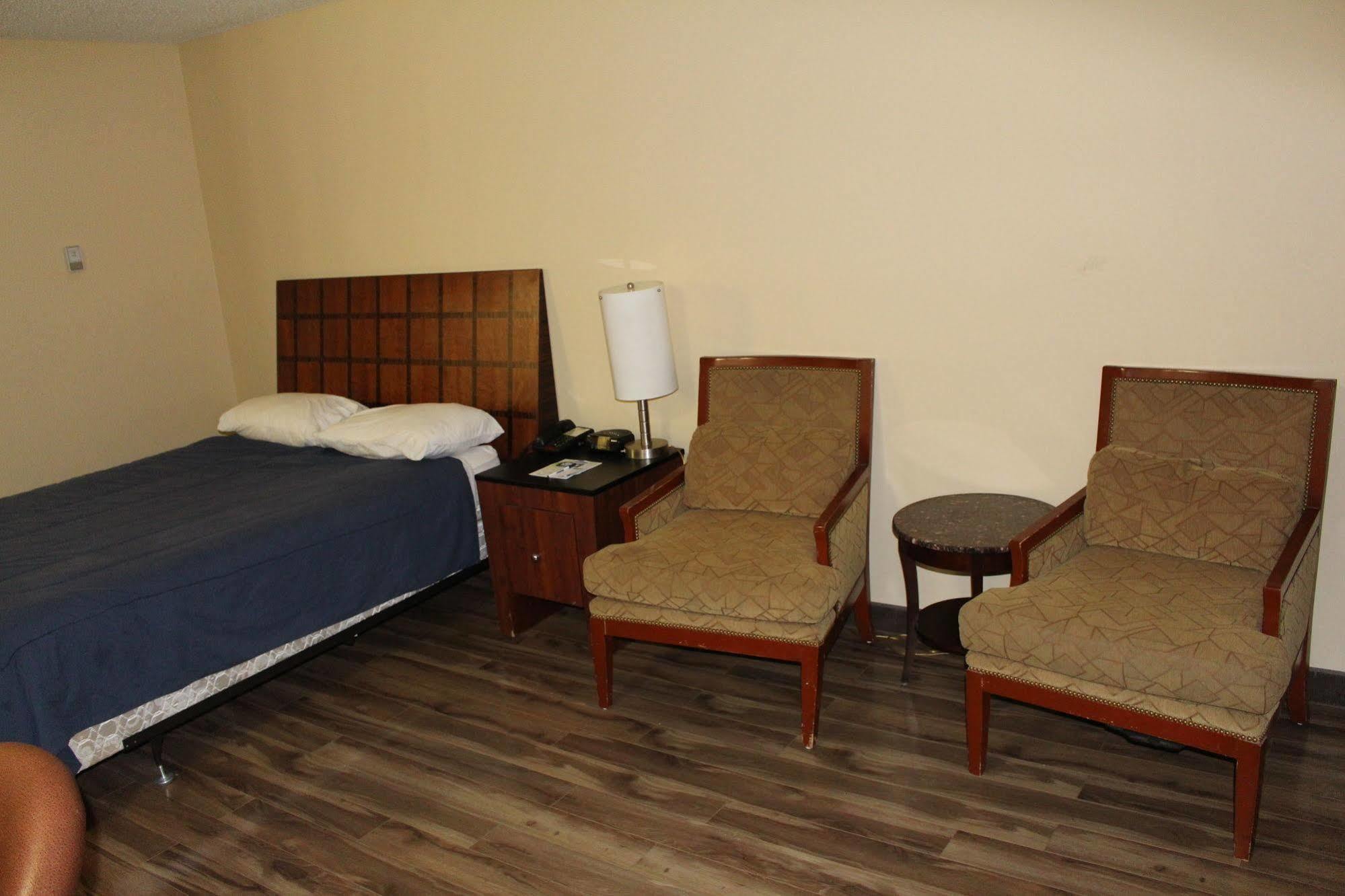 Travelodge By Wyndham Swift Current Dış mekan fotoğraf