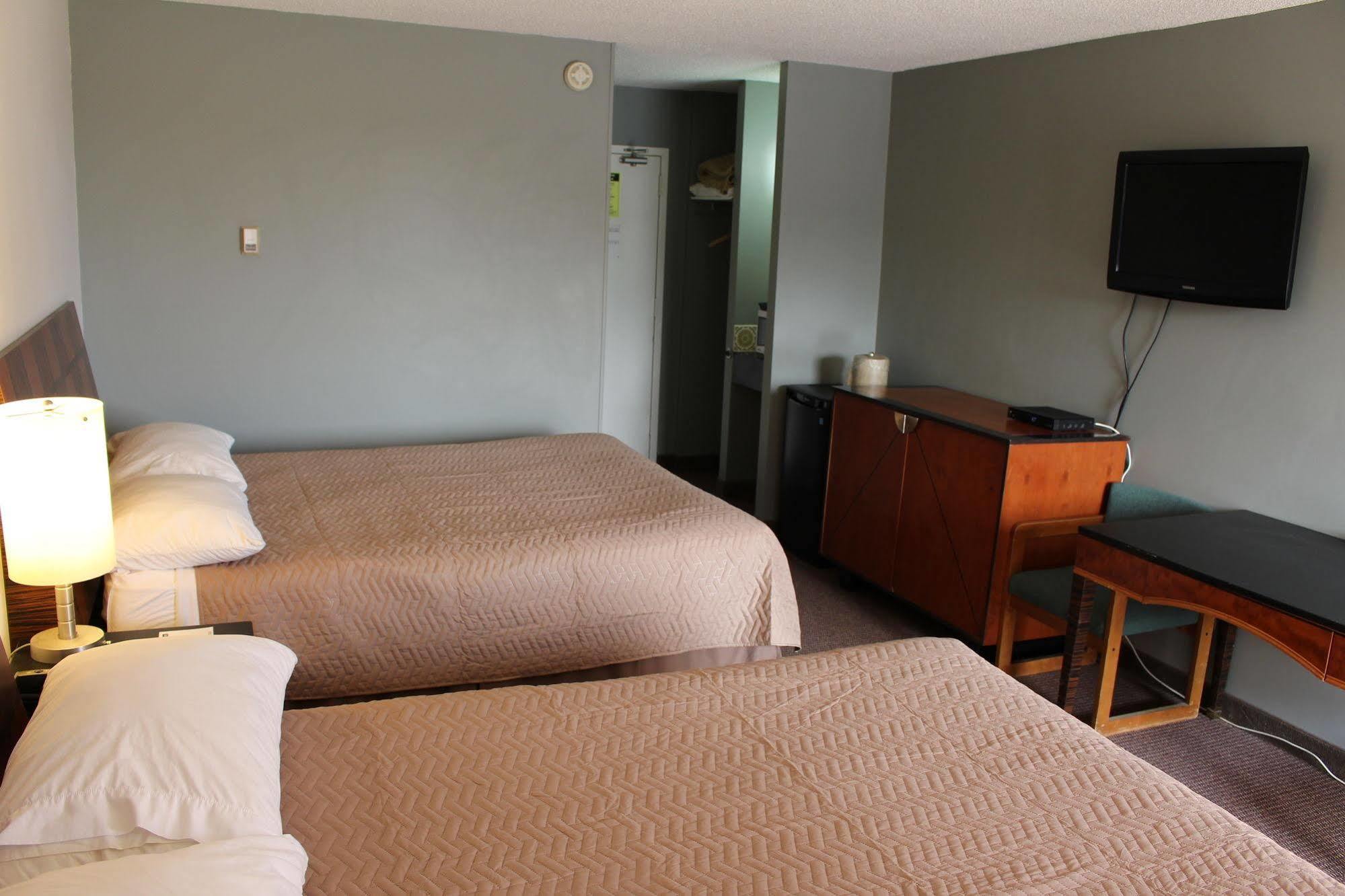 Travelodge By Wyndham Swift Current Dış mekan fotoğraf